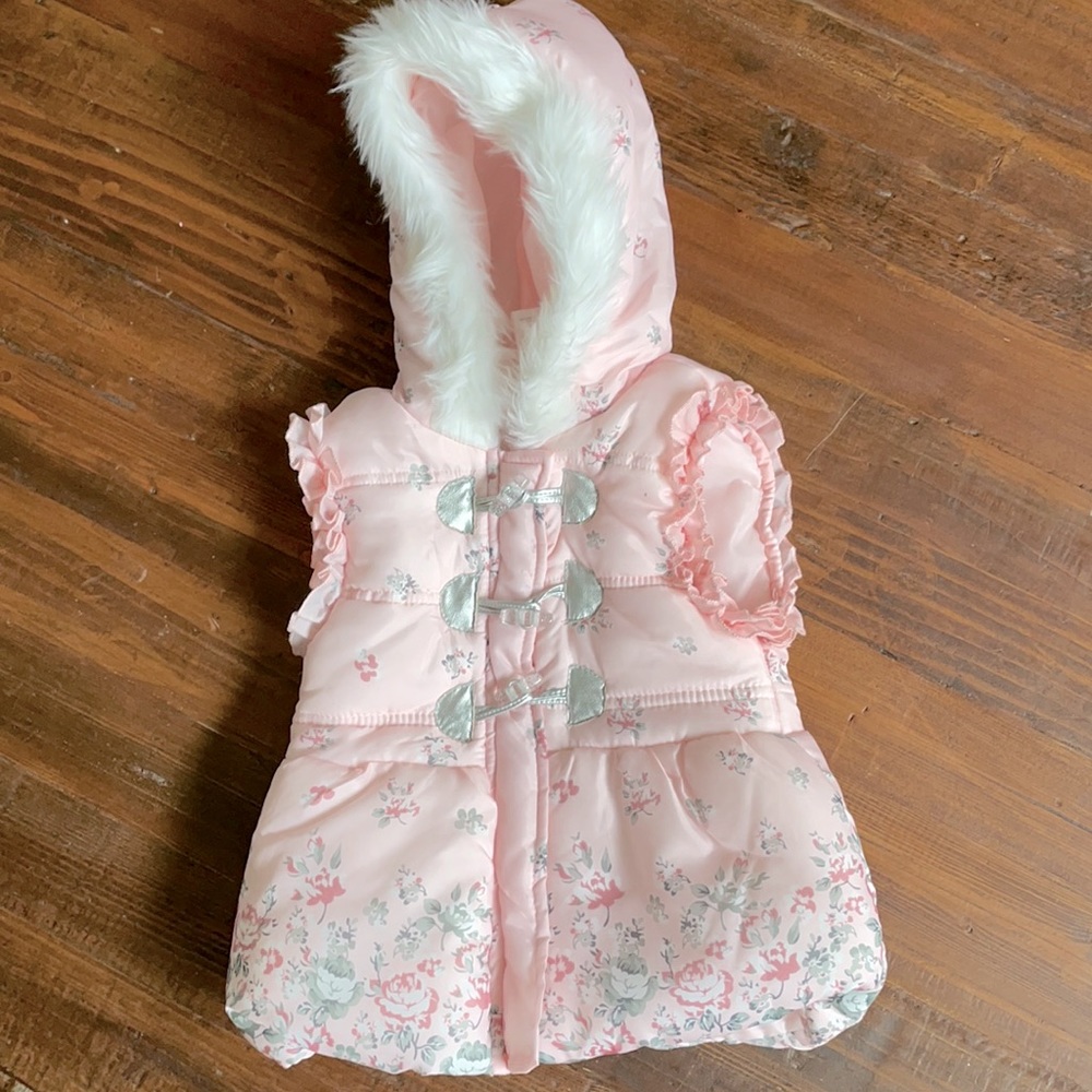 Little girl’s light pink puffer vest size 4